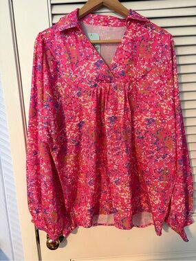⭐️NWT⭐️ Bright Pink Floral Print V-Neck Blouse